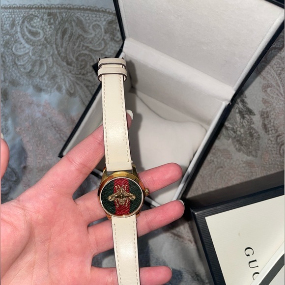 Gucci

Women's Swiss G-Timeless White Leather Strap Watch 38mm - Picture 3 of 5